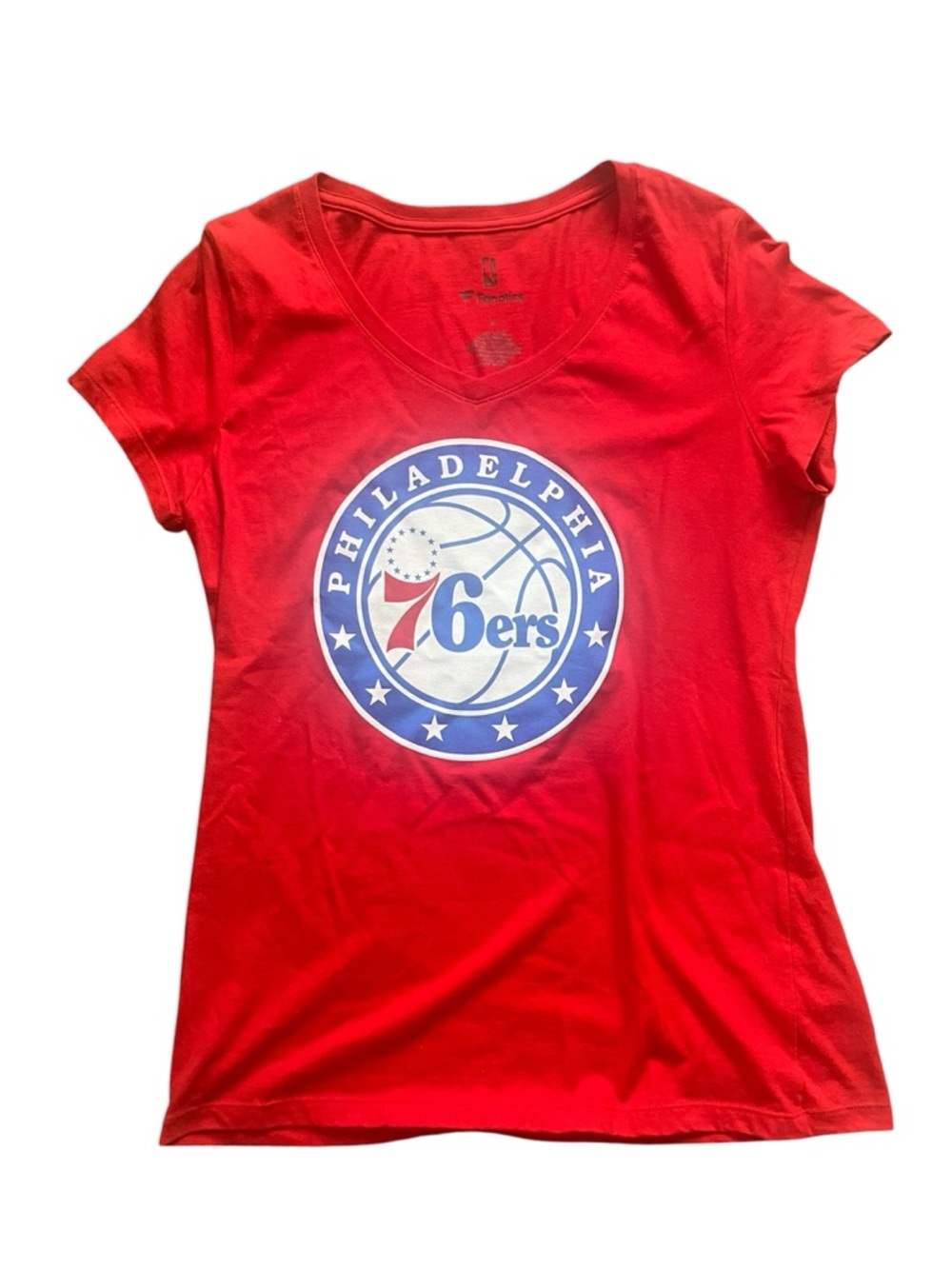 Philadelphia 76ers Red V-Neck Tee size medium